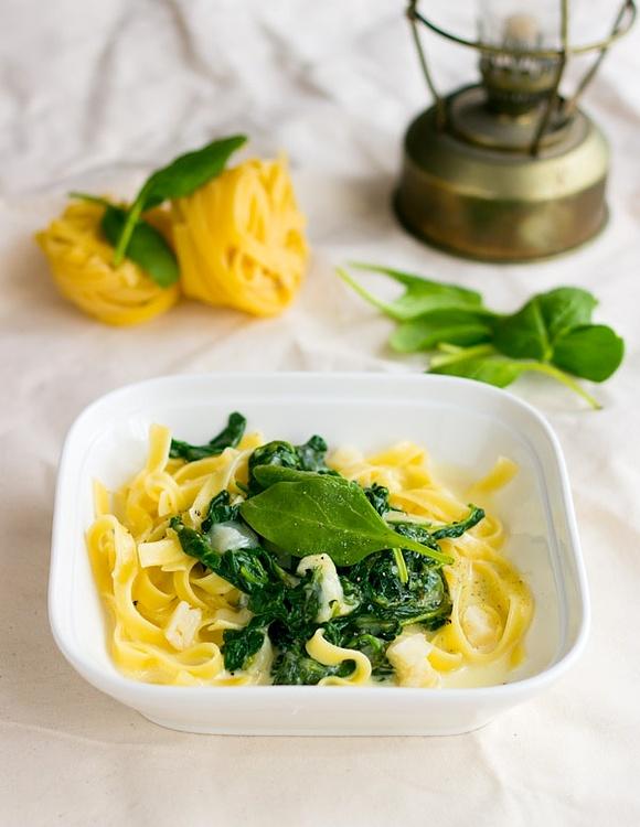 Tagliatelle ze szpinakiem i serem kozim