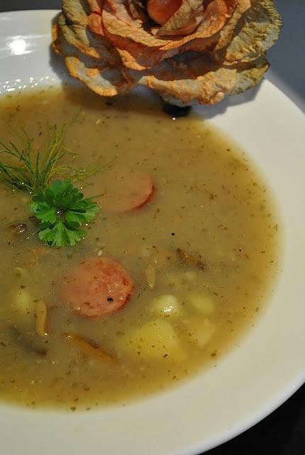 Grzybowa zalewajka - regionalna zupa z grzybów i kiełbasy