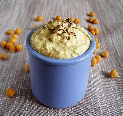 Hummus z ogórkiem kiszonym