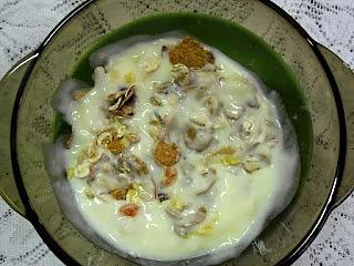 Musli z mlekiem lub jogurtem