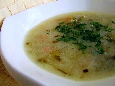 Ogórkowa zupa na golonce i udku z kurczaka
