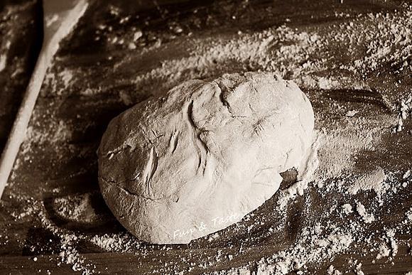 Szkockie białe pieczywo z rozmarynem i siemieniem lnianym