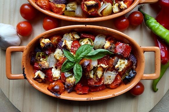 Feta zapiekana z warzywami