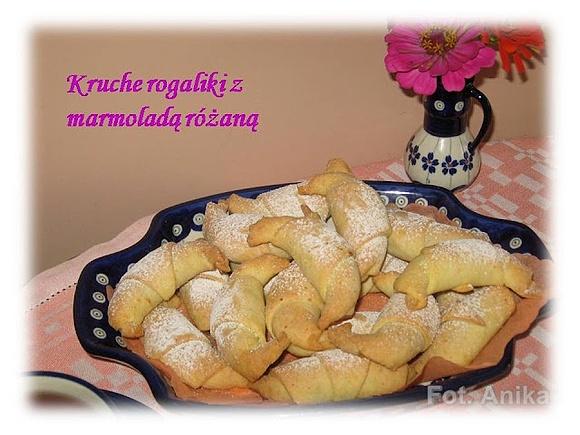 Kruche rogaliki z marmoladą różaną