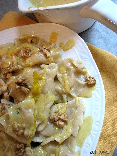 Pierogi z dynią i kremowym sosem orzechowym