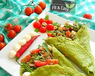 Zielone naleśniki na ostro z papryczką chili rukolą i sosem francuskim