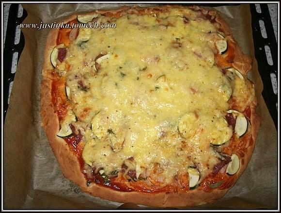 Zdrowa pizza pełna ziarna