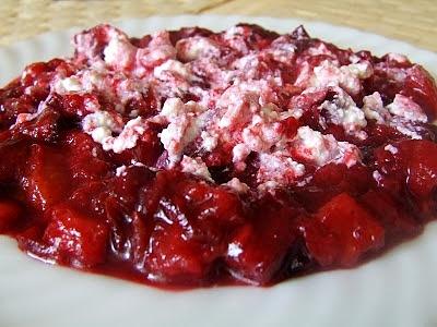Śniadaniowa ricotta z cynamonem i śliwkami