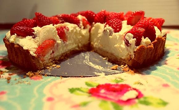 Pożegnanie lata z truskawkową tartą z mascarpone i białą czekoladą