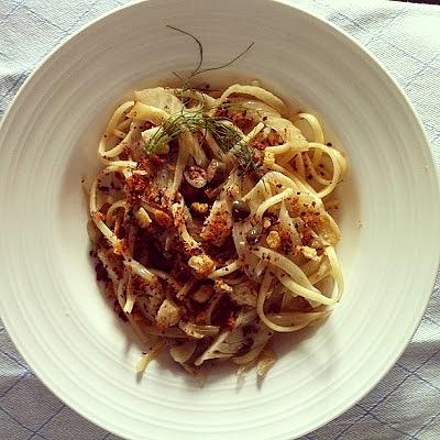 Linguine z koprem włoskim kaparami i bułką tartą