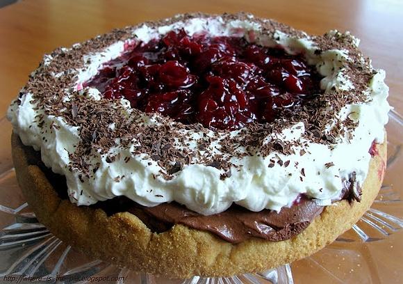 Czekoladowe ciasto french silk pie z wiśniami