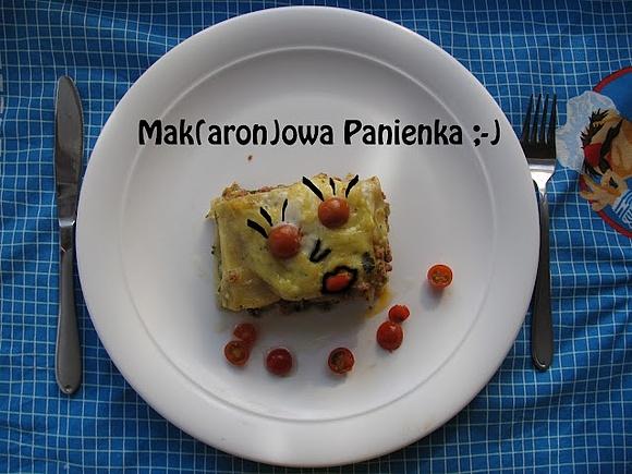 Lasagne ze szpinakiem i mięsem mielonym pod beszamelem