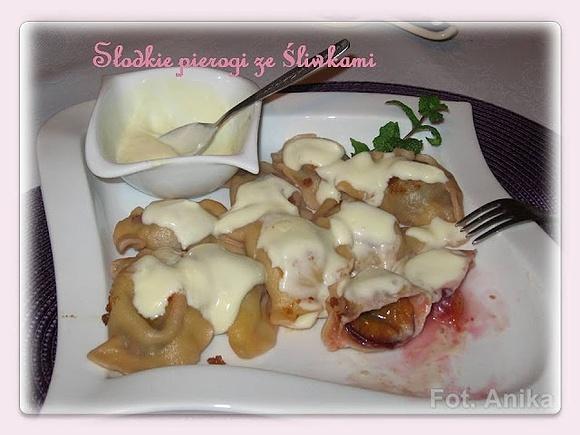 Słodkie pierogi ze śliwkami