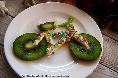 Owocowy rower dla dzieci z jablka i kiwi