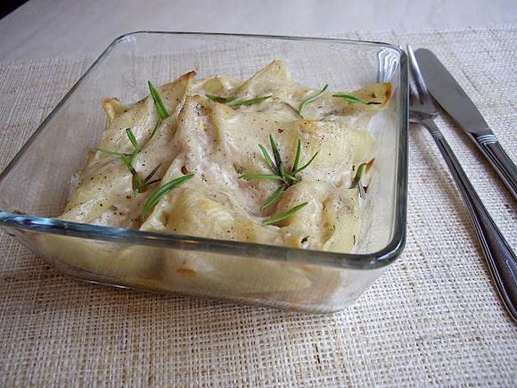 Conchiglioni z tuńczykiem ricottą i rozmarynem zapiekane pod beszamelem