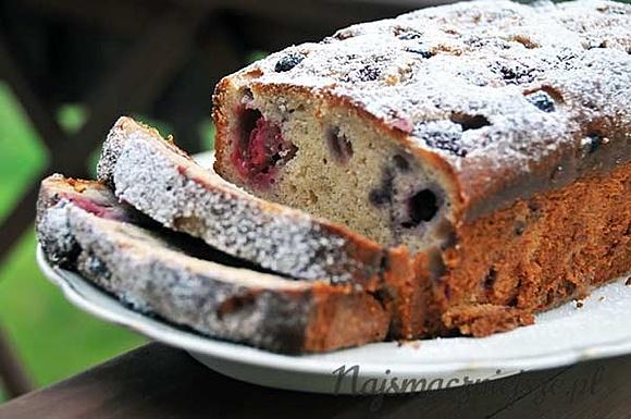 Ciasto bananowe z malinami i borówkami