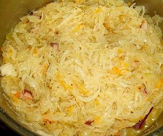 Boczek wędzony z kiszoną kapustą