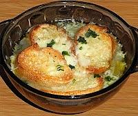 Zupa cebulowa z grzankami