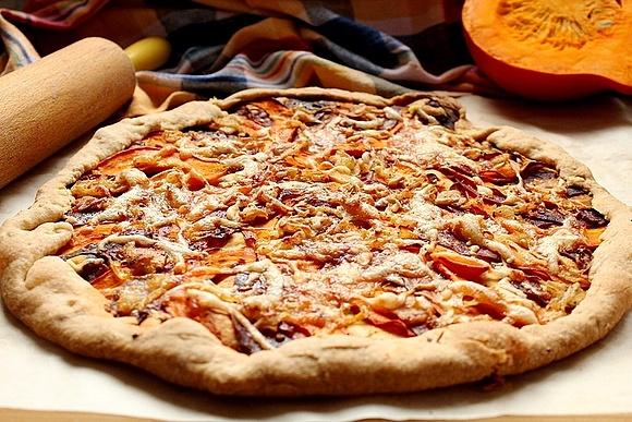 Tarta z dynią i chorizo