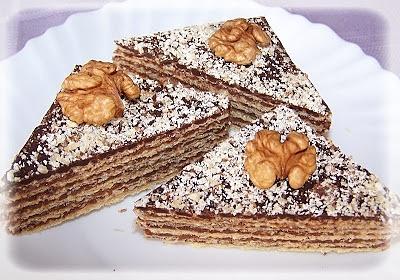 Orzechowy przekładaniec waflowy