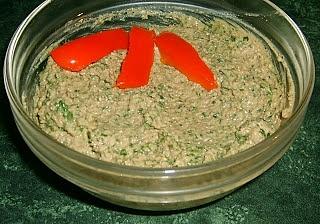 Pasztecik ze smażonej wątróbki z nacią selera