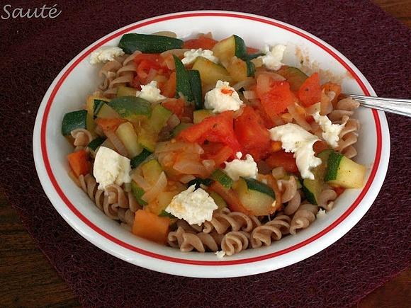 Fusilli z cukinią i pomidorami