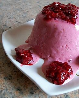 Lekka panna cotta malinowa