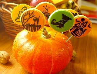 Ciasteczka halloweenowe na patyczkach