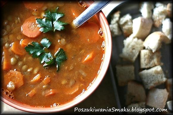 Zupa z zielonej soczewicy z marchewką pomidorem i imbirem