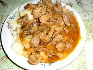 Gulasz z drobiowych żołądków i warzyw