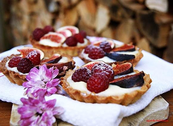 Tarteletki z kremem waniliowym i figami