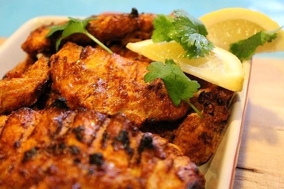 Tandoori kurczak z ryżem pilau i chlebkiem naan