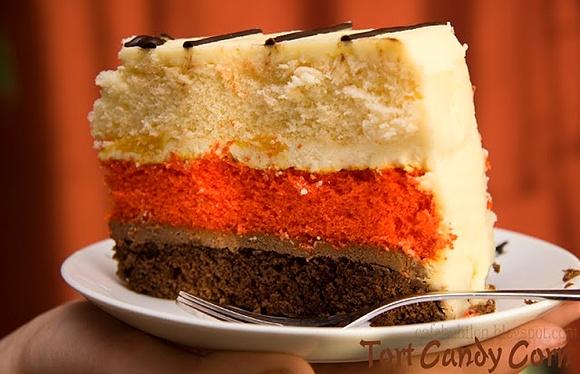 Tort candy corn na urodziny z jesiennym motywem i kolorami