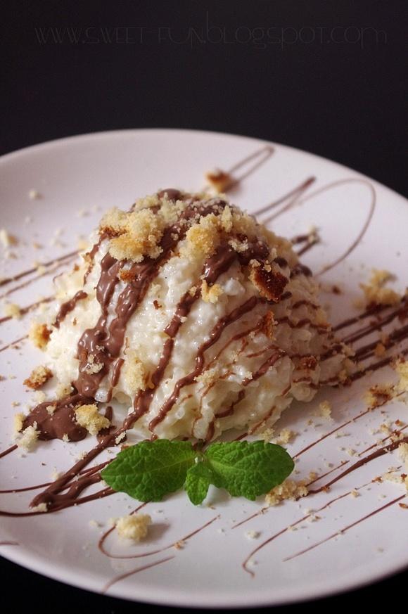 Ryżowy pudding z czekoladą i ciasteczkami