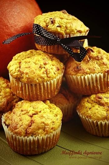 Dyniowe muffinki z orzechami – przepis na sycące babeczki śniadaniowe