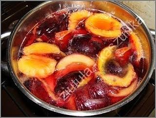 Śliwkowo-cynamonowo-goździkowy kompot
