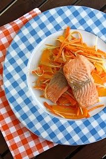 Pstrąg łososiowy w chilli na warzywach