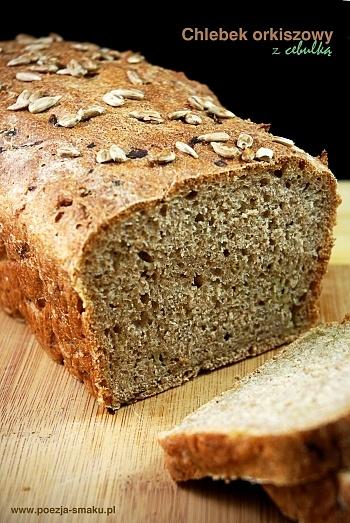 Orkiszowy chlebek z cebulką