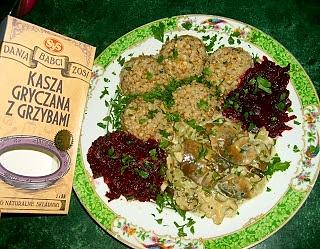 Podgrzybki z kaszą gryczaną i grzybami sys