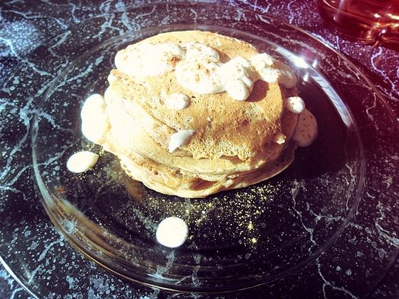 Cynamonowe pancakes z jabłkami