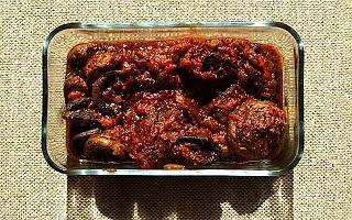 Kuchnia włoska - pieczarki w pomidorach jak zrobić