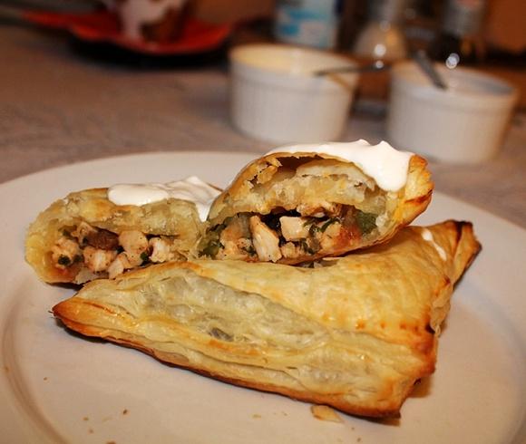Tydzień kuchni hiszpańskiej empanadillas z rodzynkami