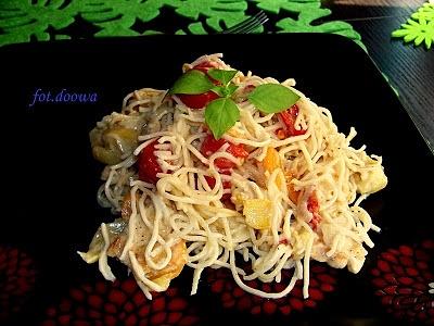 Filet z kurczaka z warzywami i makaronem Chow Mein