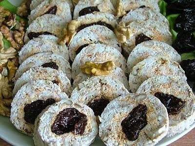 Roladki drobiowe ze śliwkami i orzechami