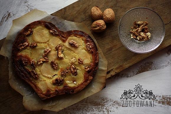 Tarta z jabłkami, miodem i orzechami