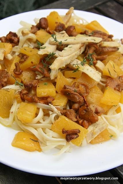 Makaron z dynią, kurkami, szafranem i tymiankiem