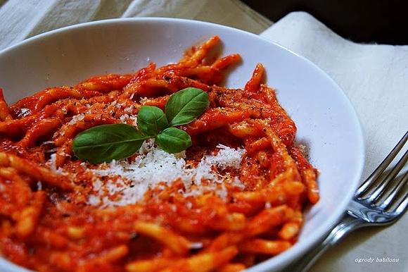 Pasta z sosem z pieczonej papryki