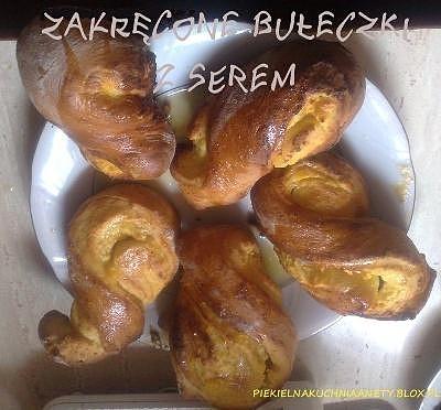 Zakręcone bułeczki z serem