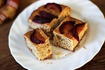 Drożdżówka graham ze śliwkami