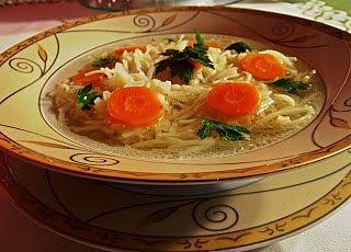 Rosół z kurczaka z pietruszką i warzywami